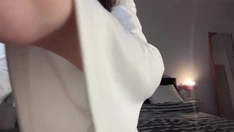 yourlittlesunrise_ online show from October 25, 4:46 am