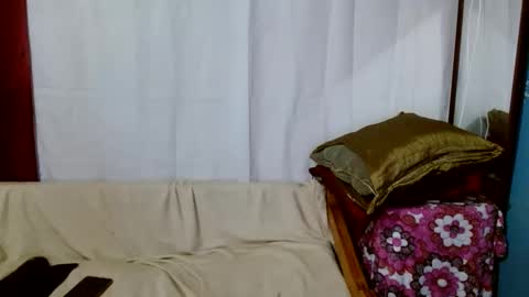 Snapshot of yourlove_regine chatting on February 12, 3:18 am Regine online show from February 12, 3:18 am