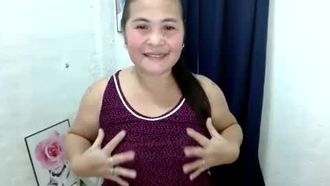 Snapshot of yourlove_regine chatting on October 12, 4:05 am Regine online show from October 12, 4:05 am