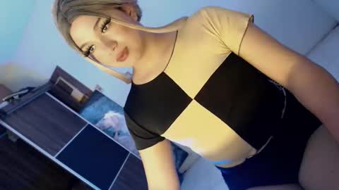 Snapshot of yourlovingpearl chatting on September 15, 1:40 am PEARL online show from September 15, 1:40 am