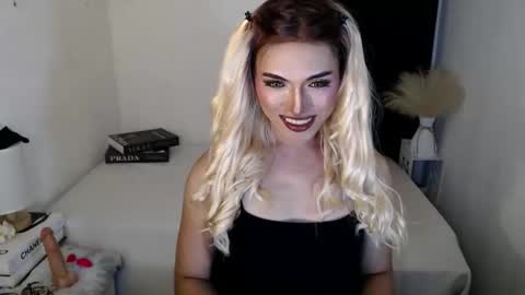 TIFFANY SUCKING QUEEN online show from April 30, 7:35 am