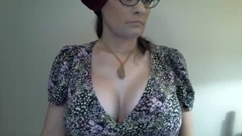 yoursluttywhorenow online show from August 4, 6:48 pm