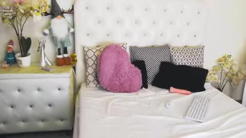 Yssabel online show from March 2, 7:15 am