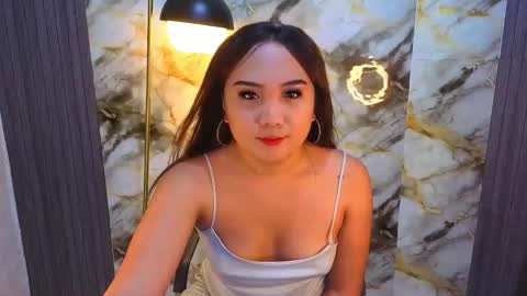 yulia_lipps online show from May 18, 2:23 pm