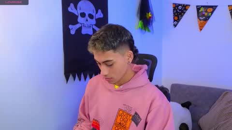 Snapshot of yulian_vasquez chatting on October 17, 1:04 pm yulian_vasquez online show from October 17, 1:04 pm