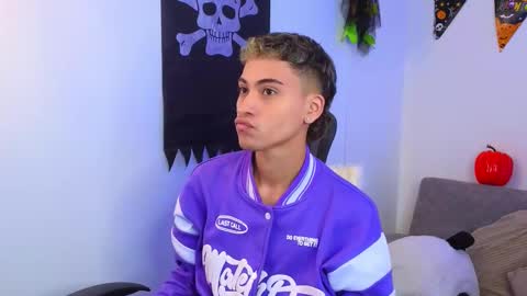Snapshot of yulian_vasquez chatting on October 15, 12:50 pm yulian_vasquez online show from October 15, 12:50 pm