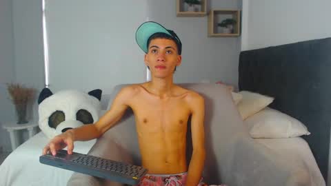 Snapshot of yulian_vasquez chatting on March 1, 12:12 pm yulian_vasquez online show from March 1, 12:12 pm