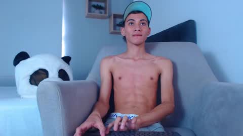 Snapshot of yulian_vasquez chatting on February 20, 3:19 pm yulian_vasquez online show from February 20, 3:19 pm