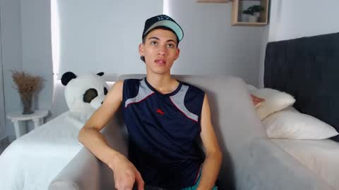 Snapshot of yulian_vasquez chatting on March 11, 6:30 pm yulian_vasquez online show from March 11, 6:30 pm
