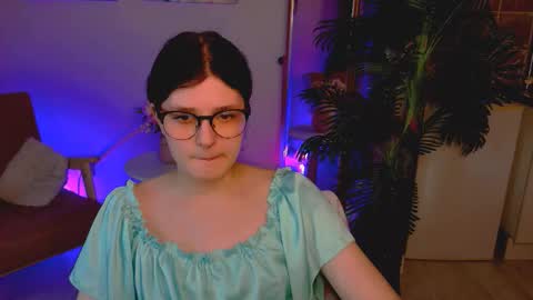 Yumi online show from March 5, 2:37 pm