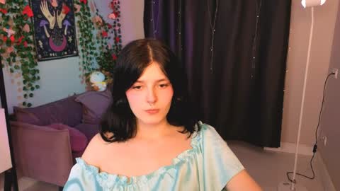 Yumi online show from April 5, 1:52 pm