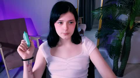 Yumi online show from April 10, 1:27 pm