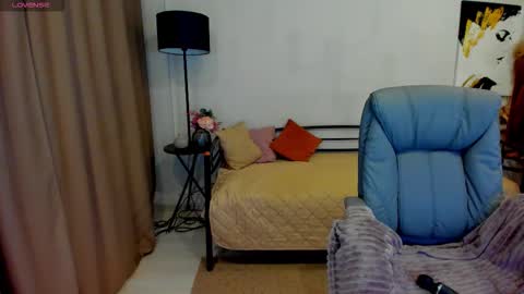 Snapshot of yummy_jane_ chatting on October 13, 1:40 am Yummy Jane online show from October 13, 1:40 am