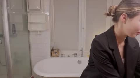 Emily online show from February 9, 6:11 pm