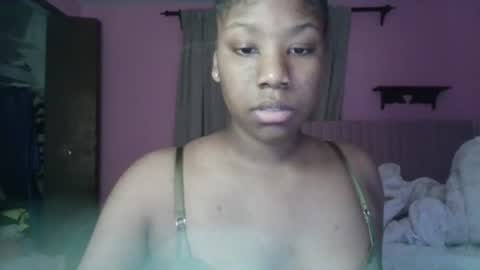 yummygirl659346 online show from August 7, 11:47 pm