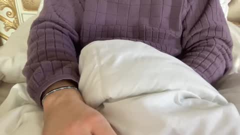 Snapshot of yungbull06 chatting on December 1, 4:32 pm Yung Bull online show from December 1, 4:32 pm