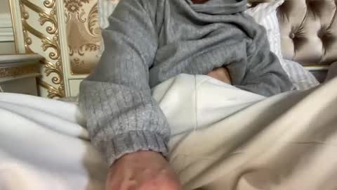 Snapshot of yungbull06 chatting on December 24, 7:44 pm Yung Bull online show from December 24, 7:44 pm