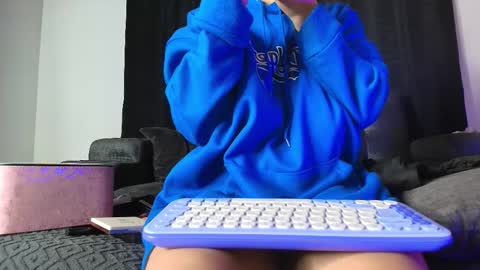 Snapshot of yungelitamor_ chatting on September 18, 5:00 am ELITA online show from September 18, 5:00 am