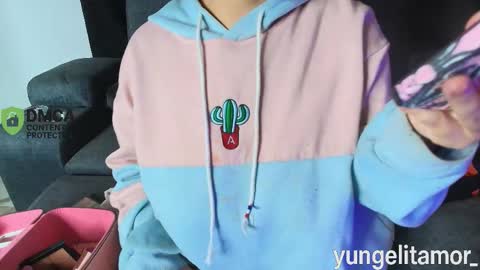 Snapshot of yungelitamor_ chatting on October 2, 5:39 am ELITA online show from October 2, 5:39 am