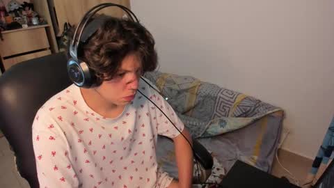 yurii_moody online show from November 18, 8:34 pm