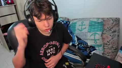 yurii_moody online show from April 20, 1:47 pm