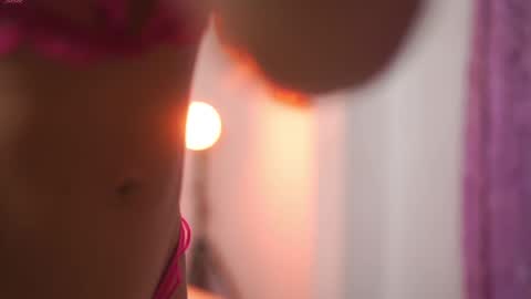 Snapshot of yuyi_cam chatting on October 5, 3:26 am Yuyi Cam online show from October 5, 3:26 am