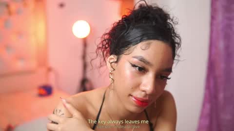 Snapshot of yuyi_cam chatting on October 2, 4:44 am Yuyi Cam online show from October 2, 4:44 am