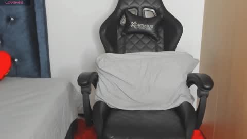 yuzii Im new to these pages so I hope you guys are kind to me. online show from December 3, 1:36 am