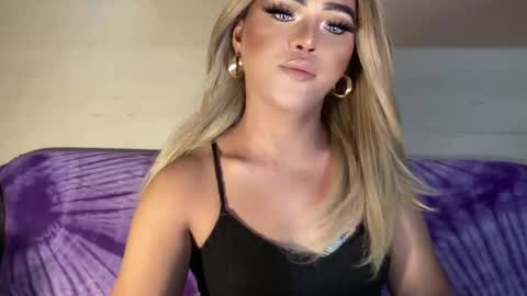 Snapshot of yvonne_guidotti chatting on January 12, 7:31 pm Miss Cali online show from January 12, 7:31 pm
