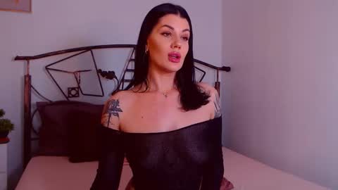 I V Y   online show from December 1, 9:24 pm