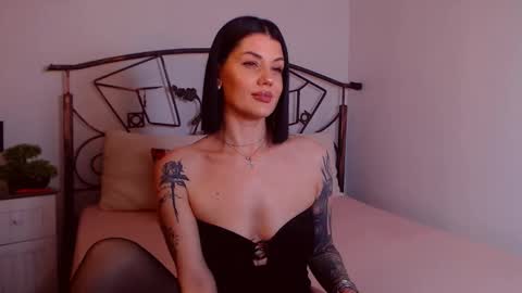 I V Y   online show from February 5, 9:40 pm