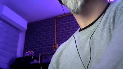 z3phyr0 online show from December 12, 6:31 pm