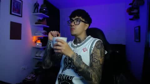 zac_muller1 online show from December 21, 4:19 am