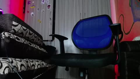 Snapshot of zac_watson chatting on February 20, 7:01 am Zac Freelance model online show from February 20, 7:01 am