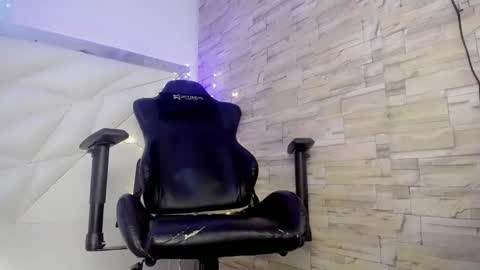 Snapshot of zacariass_ chatting on December 4, 10:57 pm ZACARIAS online show from December 4, 10:57 pm