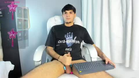 zack23__ online show from June 24, 3:24 am
