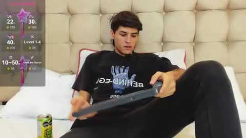zack23__ online show from July 15, 3:34 am