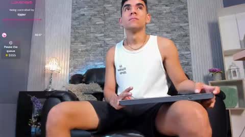 zack_joness10 online show from April 19, 4:13 am