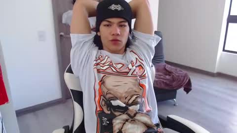 Snapshot of zackss_player chatting on October 13, 8:33 pm zackss_player online show from October 13, 8:33 pm