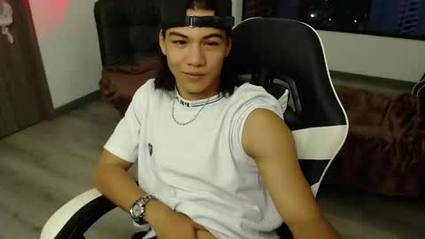 Snapshot of zackss_player chatting on October 8, 10:59 pm zackss_player online show from October 8, 10:59 pm