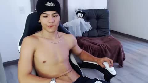 Snapshot of zackss_player chatting on October 16, 9:02 pm zackss_player online show from October 16, 9:02 pm