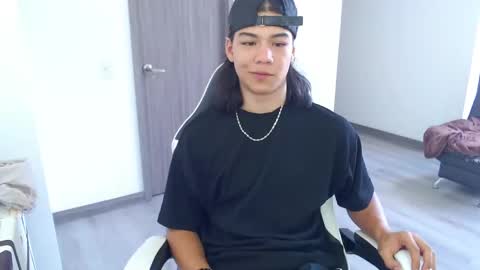 Snapshot of zackss_player chatting on October 7, 9:00 pm zackss_player online show from October 7, 9:00 pm