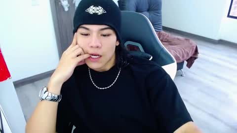 Snapshot of zackss_player chatting on October 11, 8:23 pm zackss_player online show from October 11, 8:23 pm