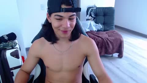 Snapshot of zackss_player chatting on October 17, 9:08 pm zackss_player online show from October 17, 9:08 pm