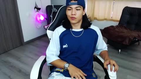 Snapshot of zackss_player chatting on October 22, 7:59 pm zackss_player online show from October 22, 7:59 pm