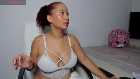 Snapshot of zandra_kiman chatting on January 5, 10:53 am Zandra online show from January 5, 10:53 am