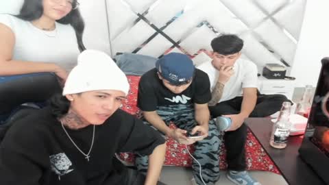 zanxley_ online show from February 6, 5:14 am