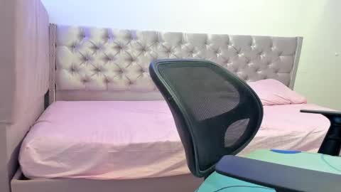 zanxley_ online show from January 29, 1:05 am