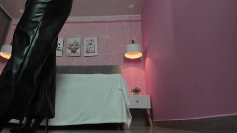 Snapshot of zara__sweet chatting on February 28, 3:37 pm Zara Sweet online show from February 28, 3:37 pm