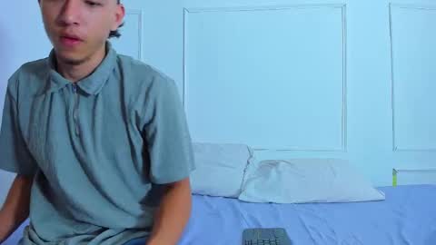 Snapshot of zara_n_kai chatting on September 19, 2:05 am zara_n_kai online show from September 19, 2:05 am